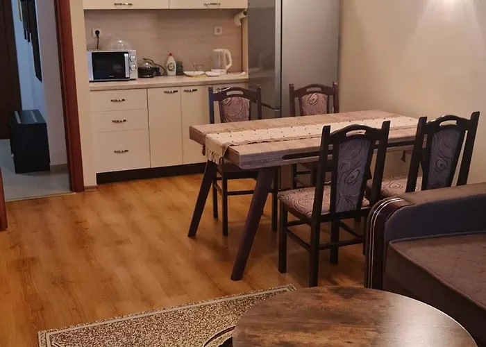 Roma 2 At Club Bor アパート